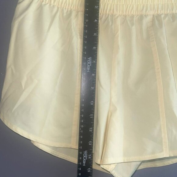 All in Motion women's size M yellow shorts NWT - Picture 2 of 10